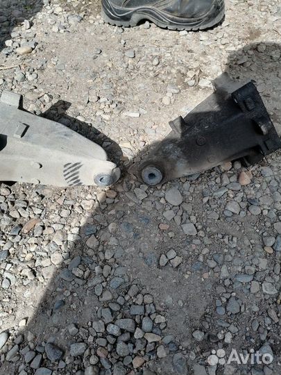 Кронштейн двигателя mercedes m271