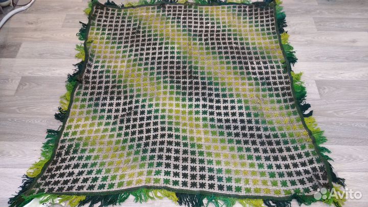 Платки,шали,скатерть ручной вязки.Журналы мод