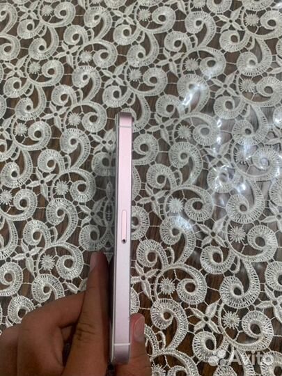 Телефон iPhone se 2016