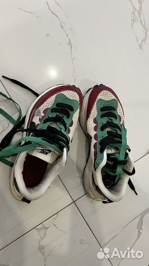 Кроссовки женские