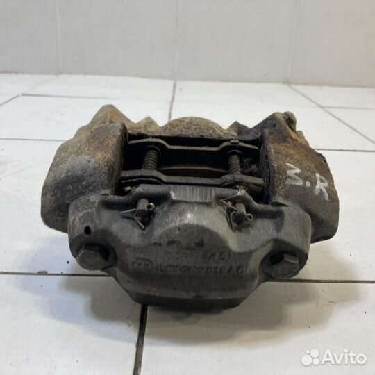 Суппорт задний правый Land Rover Defender 110 L316