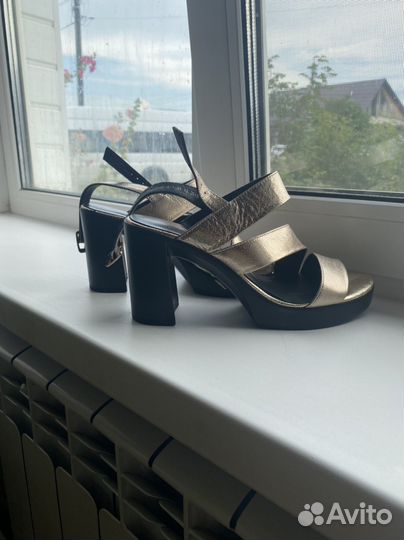 Босоножки женские
