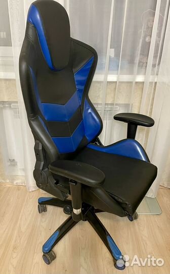 Игровое компьютерное кресло