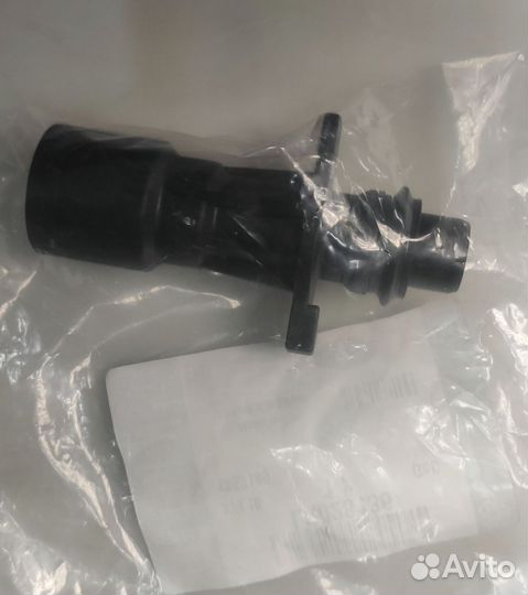 Трубка системы охлаждения Land Rover LR028136