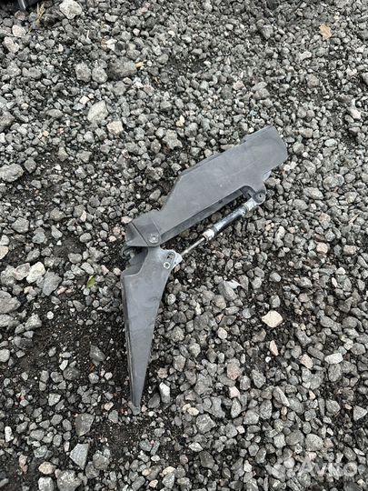 Петля спойлера кабины Mercedes Actros MP4