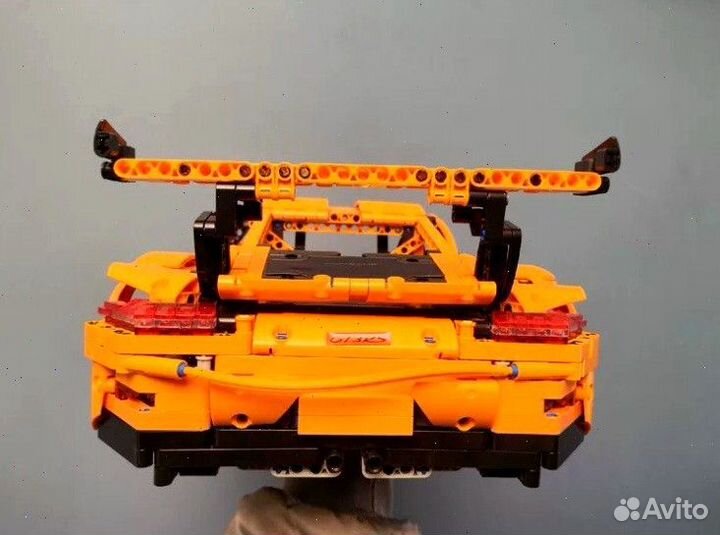 Яркий оранжевый Porsche 911 GT3 RS для сборки