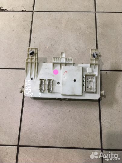 Блок предохронителей в салоне Mazda 3 BK