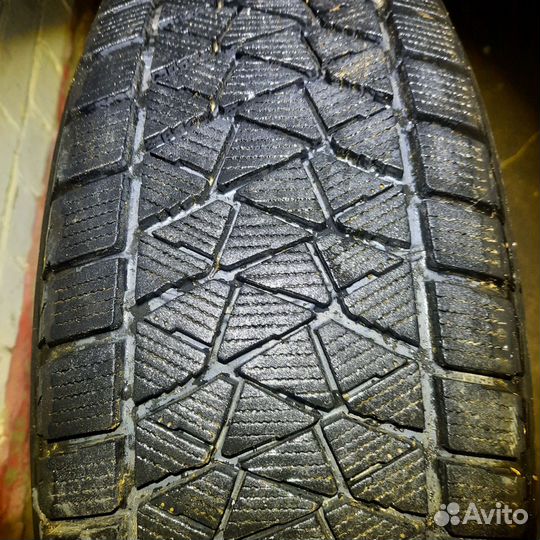 Bridgestone Blizzak DM-V2 225/65 R17
