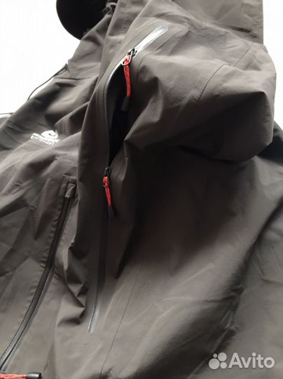 На воврате Ветровка mountain equipment gore tex