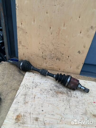 Приводной вал передний левый Nissan Teana J32