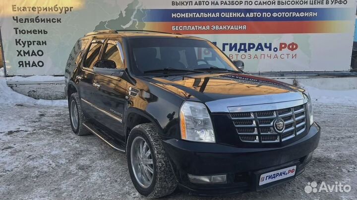 Обшивка двери передней левой Cadillac Escalade III