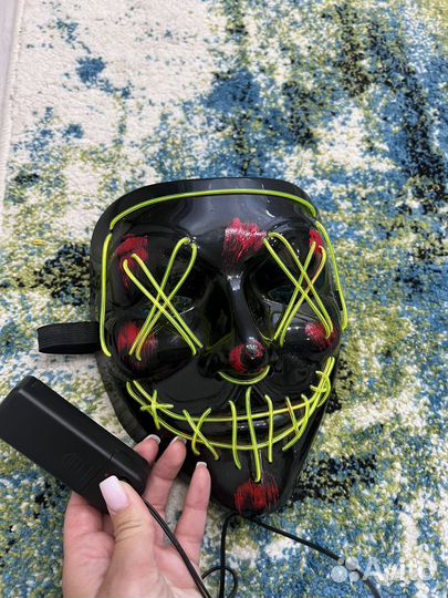 Светящаяся маска