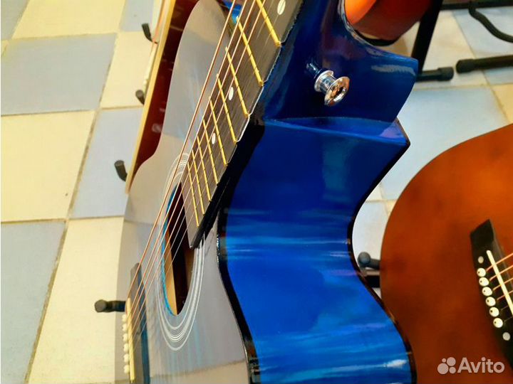 Гитара акустическая + чехол и подставка
