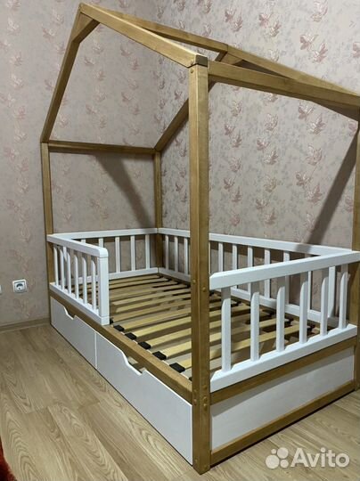 Кровать домик