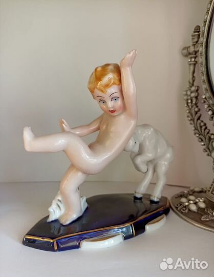 Фарфоровая статуэтка. Винтаж. Путти и козлик