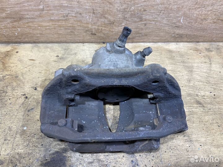 Суппорт передний левый Mercedes W211 S128