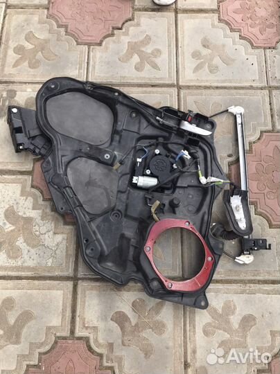 Заднее левое стекло мазда 3 bk