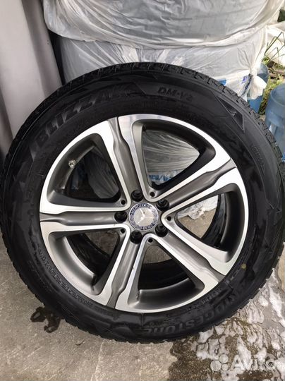 R18 Bridgestone Blizzak DM-V2 235/60, PCD 5x112 DIA 66.6