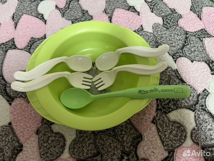 Тарелка на присоске с приборами