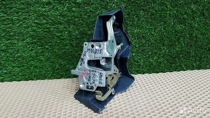 Замок двери задний правый Mercedes C180 W202