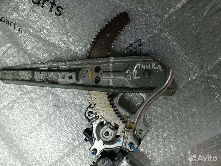 Стеклоподъёмник задний левый Nissan Tiida