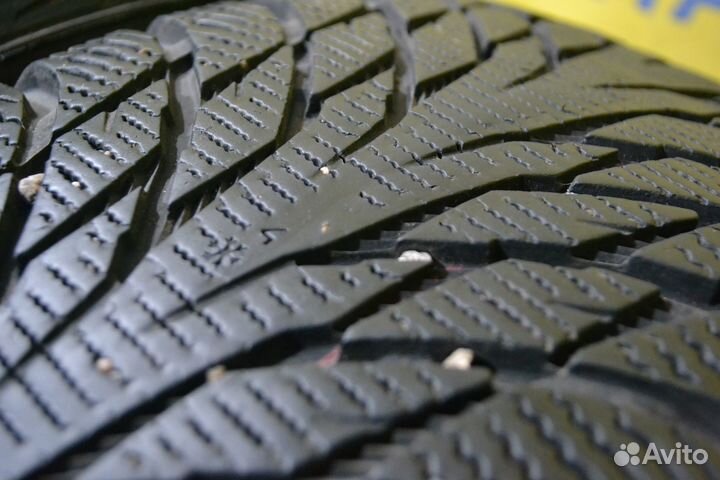 Nokian Tyres Hakkapeliitta R2 215/60 R16