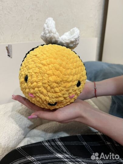 Пчелка из плюшевой пряжи