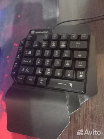 Игровая клавиатура и мышь