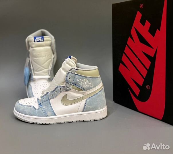 Кроссовки Nike Air Jordan 1 High OG Hyper Royal