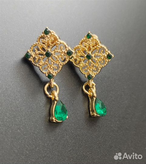 Эксклюзивные серьги-ромбы с изумрудами