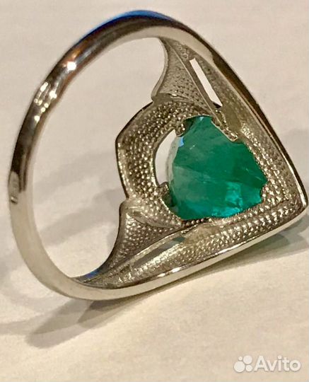 Кольцо с природным изумрудом