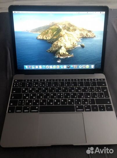 Apple MacBook