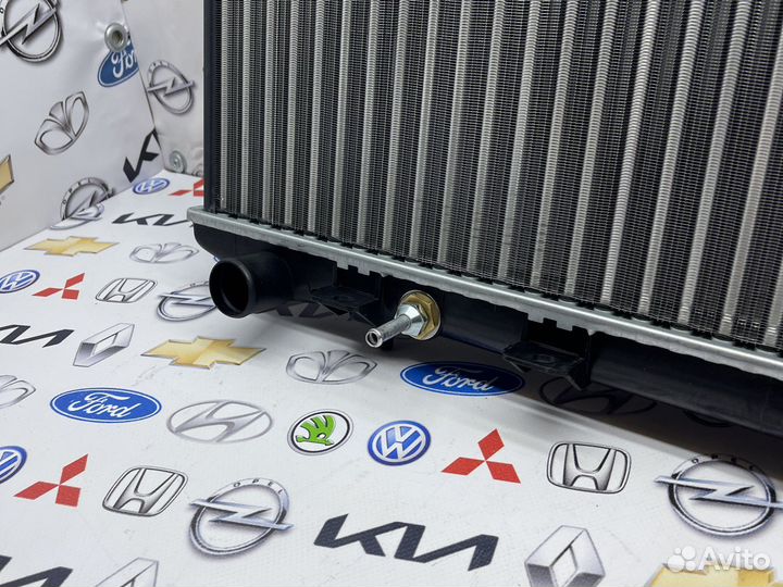 Радиатор охлаждения Nissan Almera N15 (95-00) AT