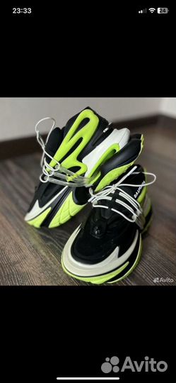 Кроссовки женские