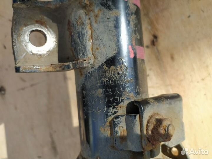 Амортизатор передний правый Mitsubishi Lancer 10