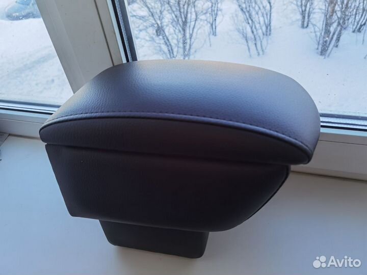 Подлокотник VW Golf 6