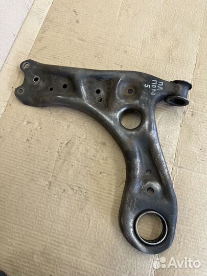 Рычаг передний левый без сайлент блоков VW Поло 5