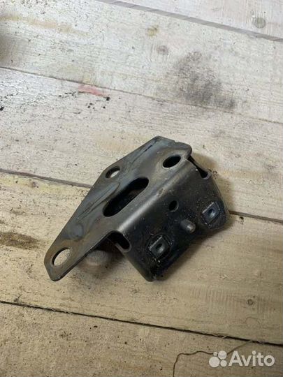 Кронштейн Skoda Fabia хетчбэк BZG 1.2 2013