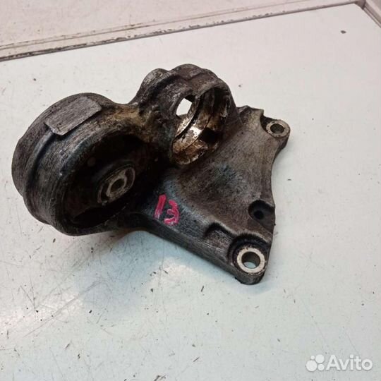 Кронштейн полуоси Peugeot 406 рест. 2001