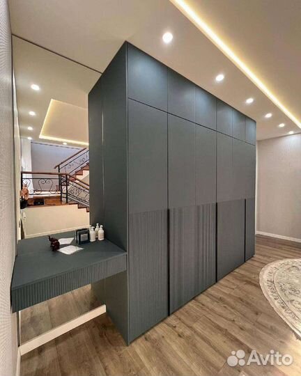 Шкаф современный с фрезой