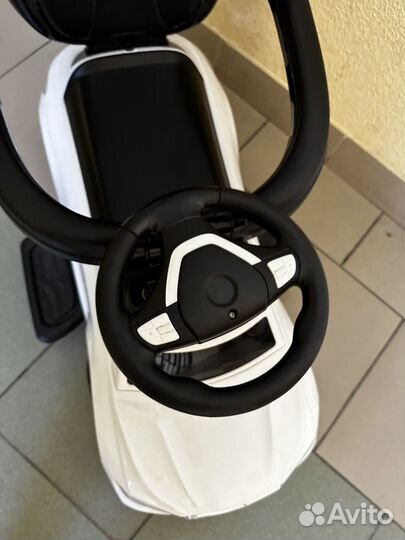 Машинка-каталка бмв