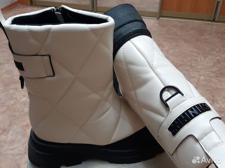 Дутики женские зимние