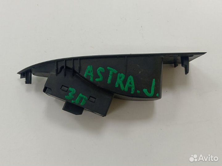 Кнопка стеклоподъемника Opel Astra 68 A16XER 2010