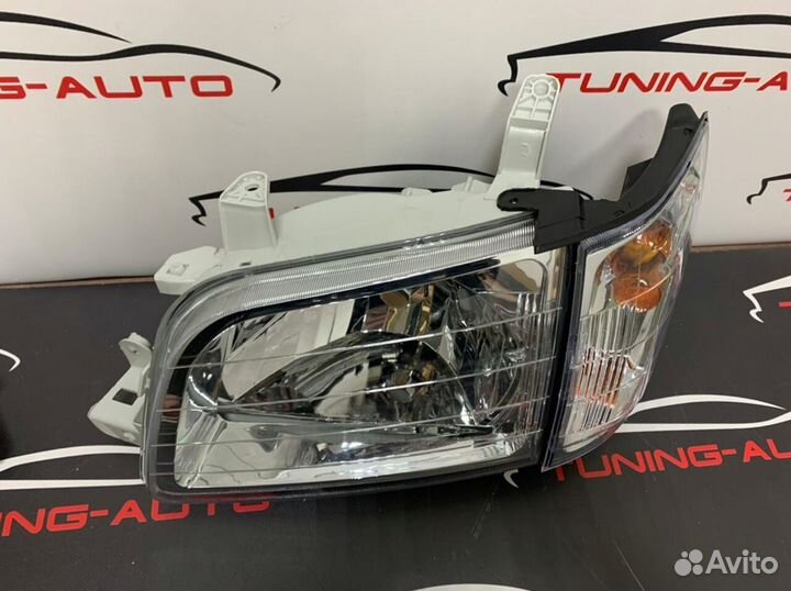 Передние фары Toyota Town Ace Noah R40/50 96-98