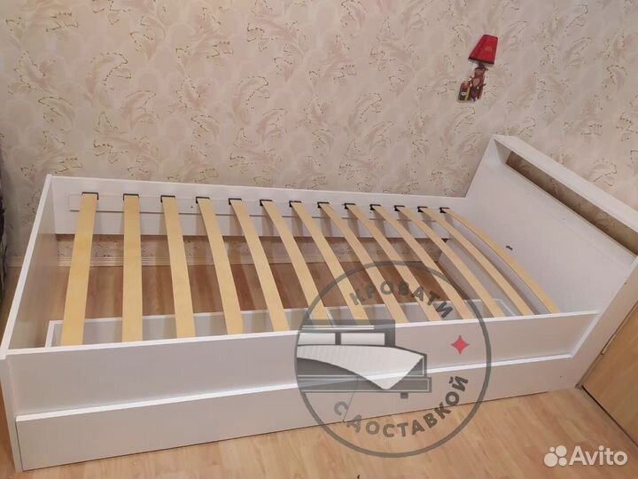 Кровать