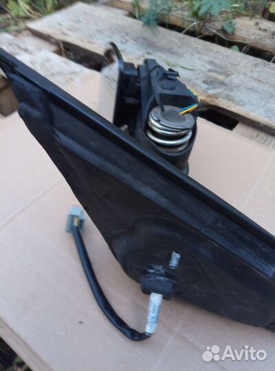 Зеркало заднего вида