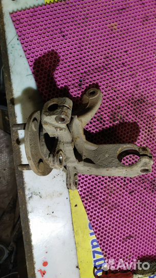 Кулак поворотный передний левый Ford Fiesta