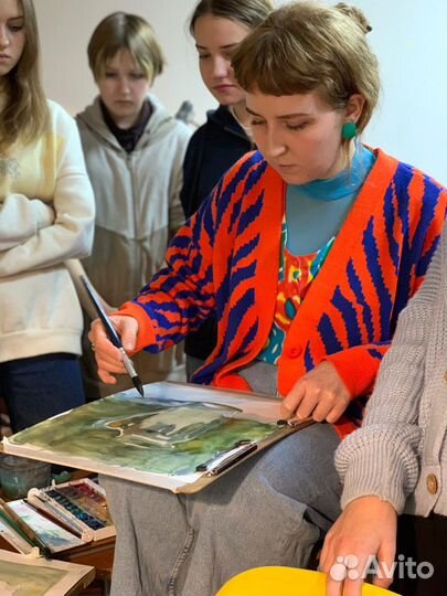 Преподаватель по рисованию