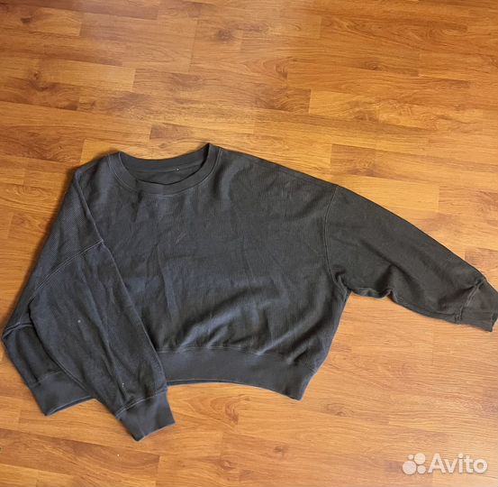 Свитер и женские вещи