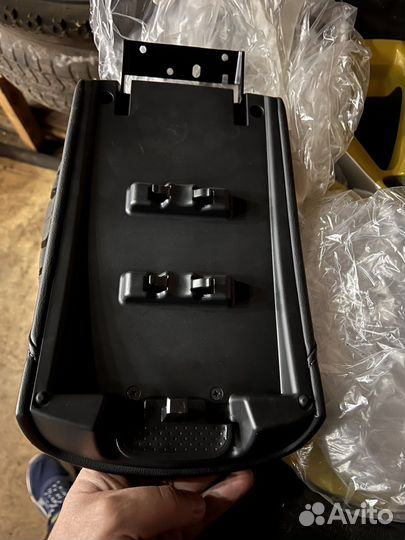 Подлокотник кожа Nisaan Xtrail T32